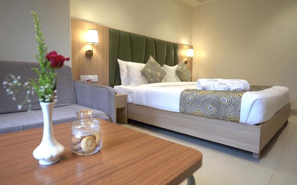Meritas Crystal Resort Лонавала Экстерьер фото