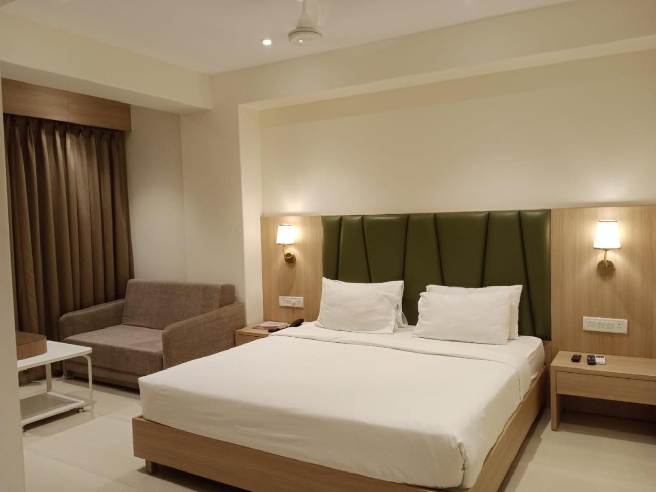 Meritas Crystal Resort Лонавала Экстерьер фото